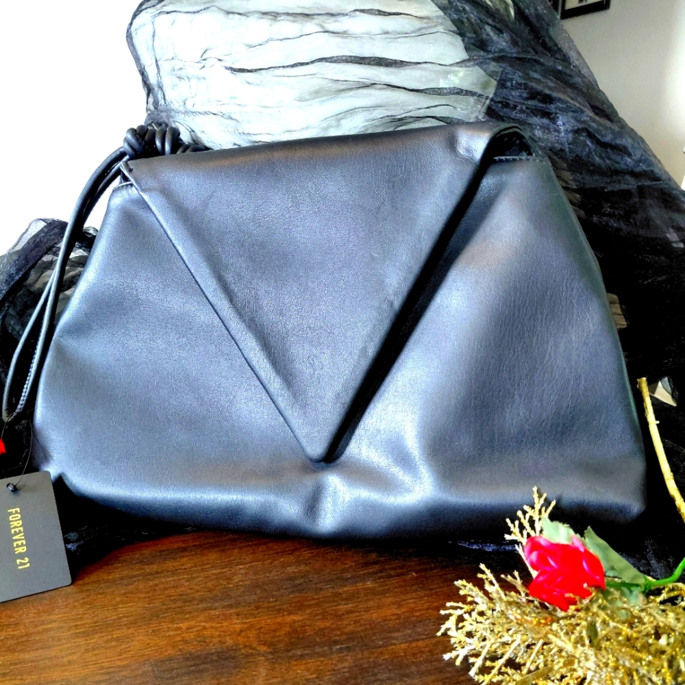 Forever 21 Black Shoulder Bag with Modern Design